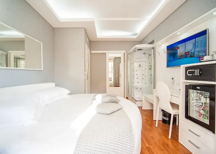 Отель Relais Trevi 95 Boutique (adults Only)