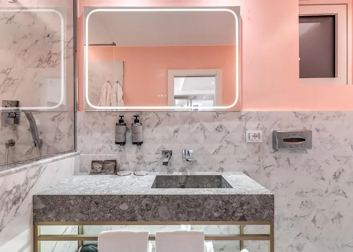 Relais Trevi 95 Boutique (adults Only) Отель 4*